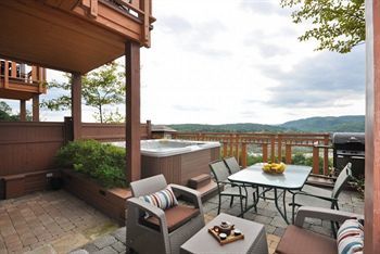 Отель Laltitude Tremblant Sunstar Мон-Трамблан Экстерьер фото